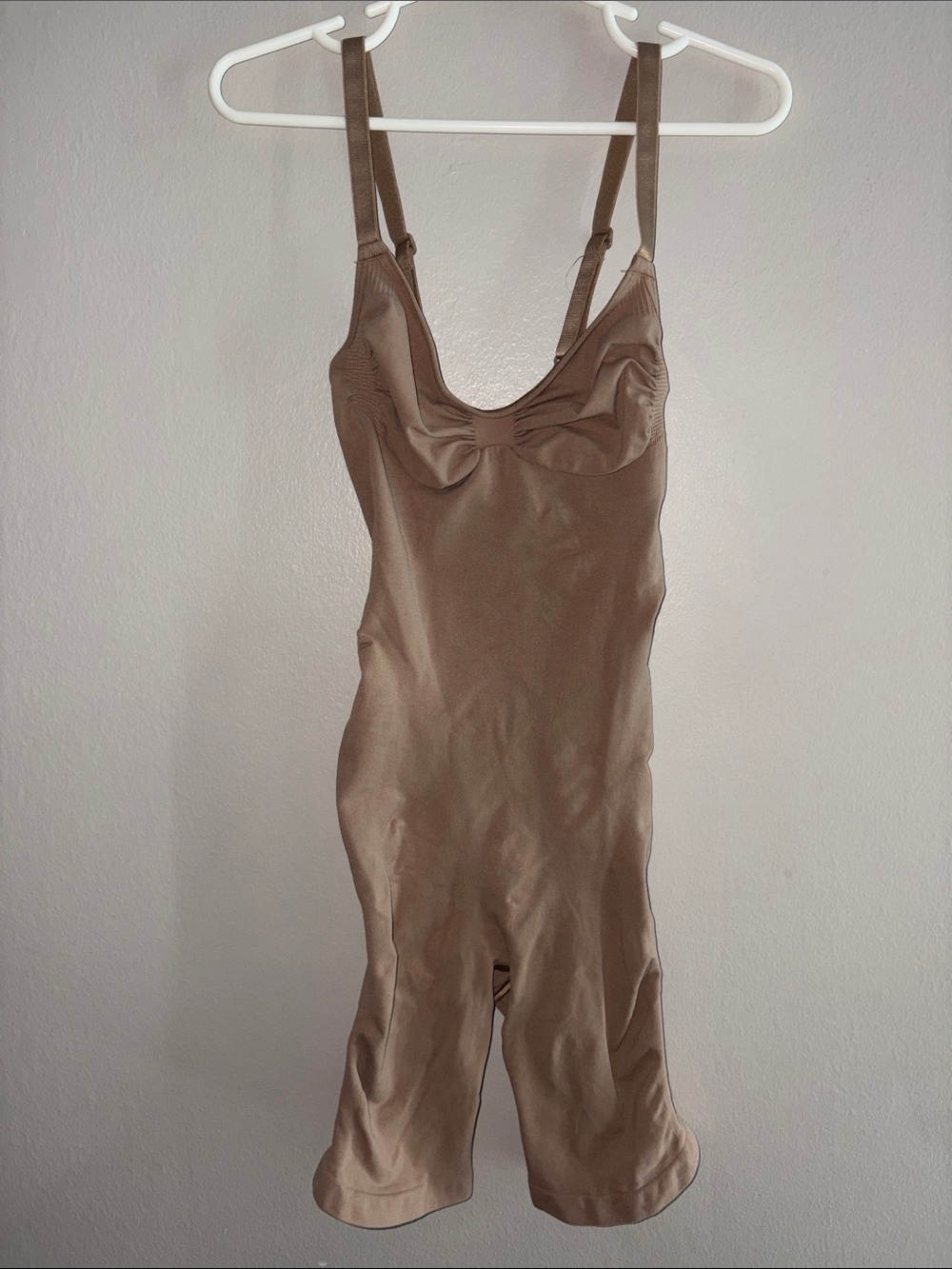 SKIMS - Brown Seamless Sculpt Mid Thigh Bodysuit